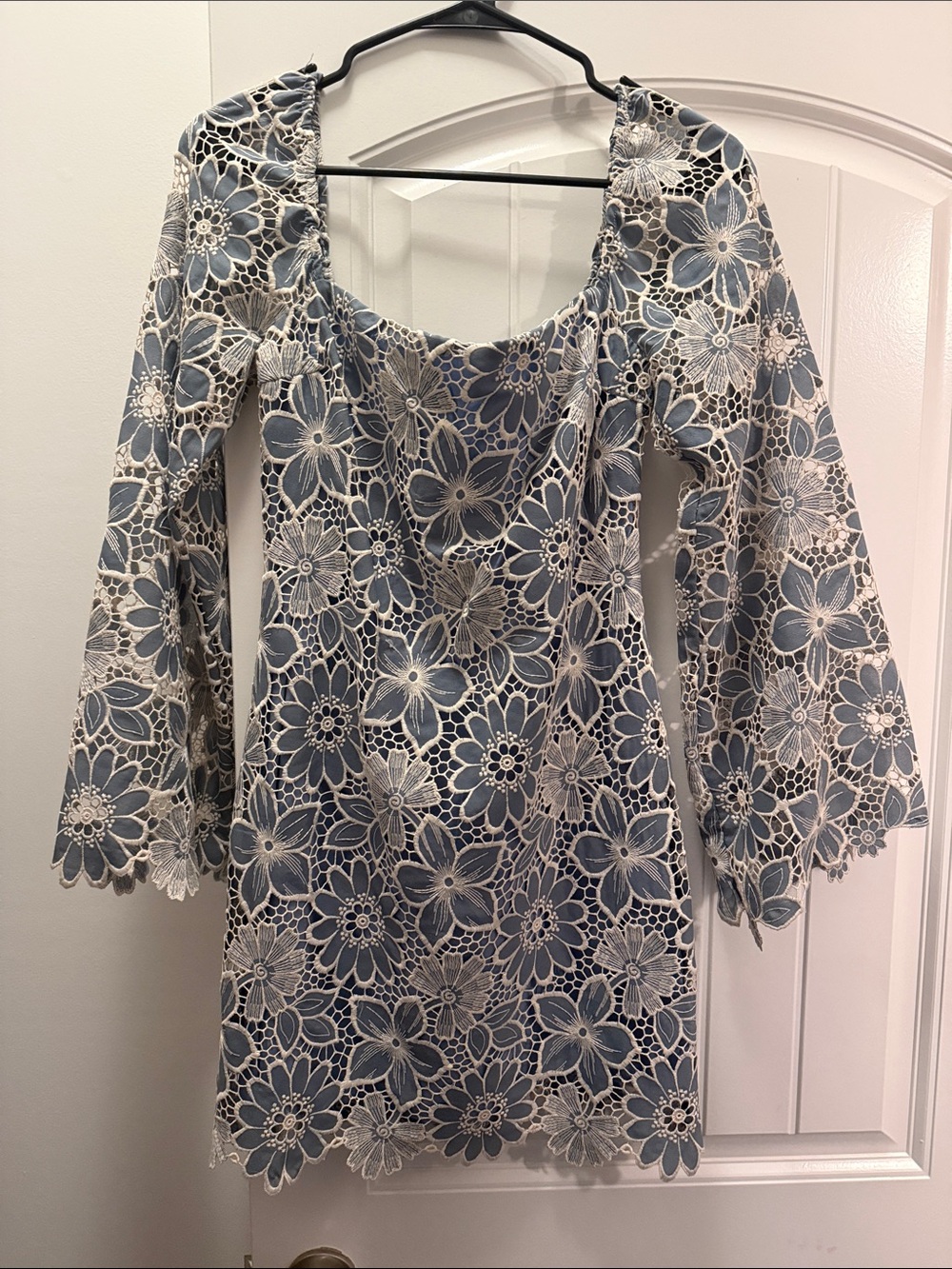 Storia Blue and White Floral Lace Long-Sleeve Dress